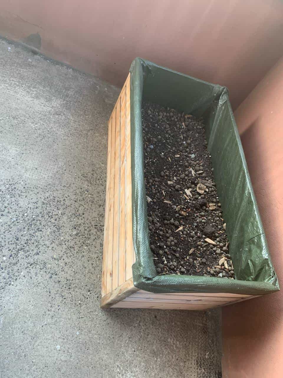 2x selbstgebasteltes Hochbeet mit Erde