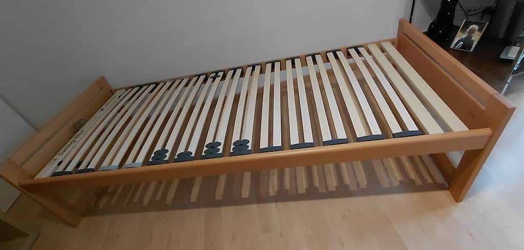 Bett mit oder ohne Matratze