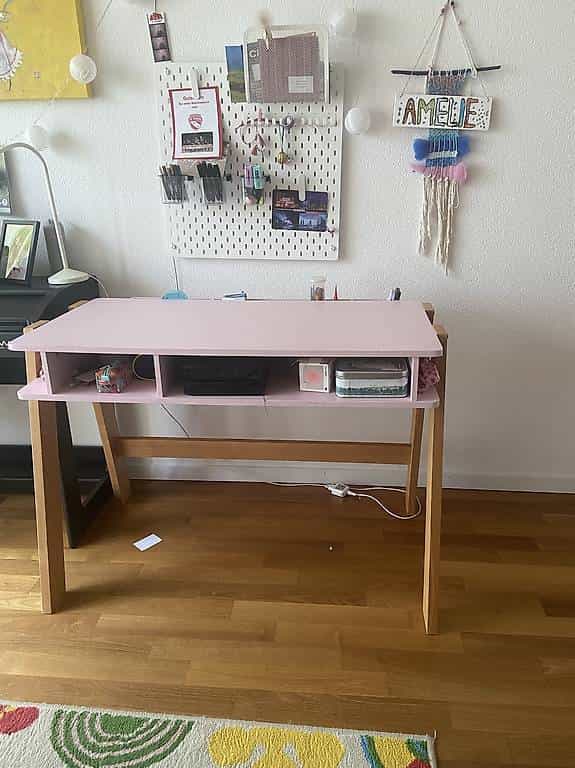 Gratis Bürotisch fürs Mädchenzimmer
