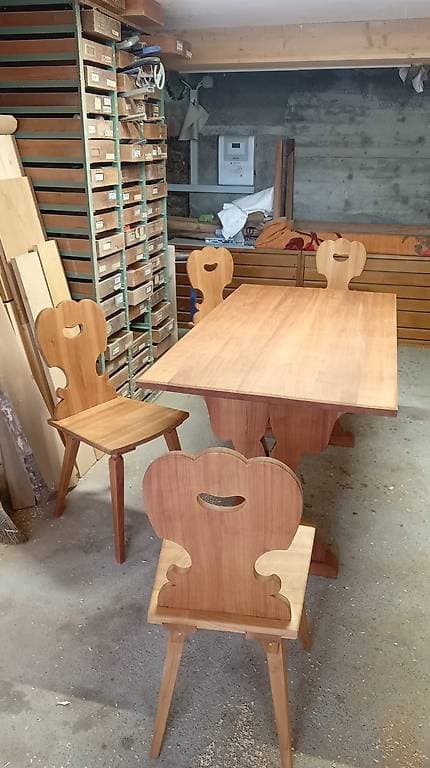 Kirschbaumtisch massiv mit 4 Stabellen