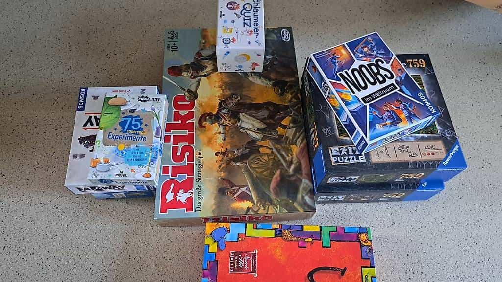 Zu verschenken Spiele und Bücher (auf deutsch)
