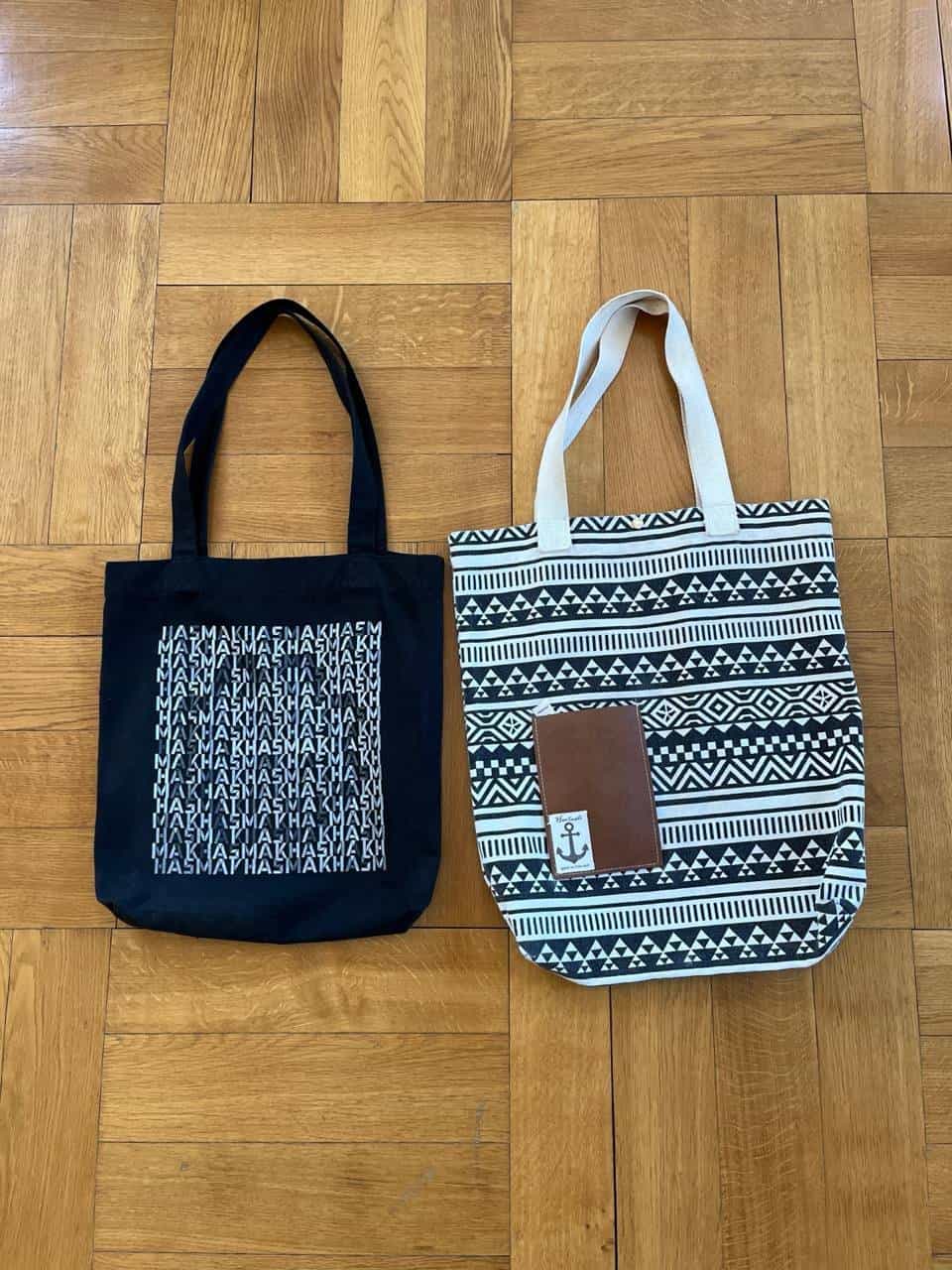 Zwei Totebags (Stofftaschen)