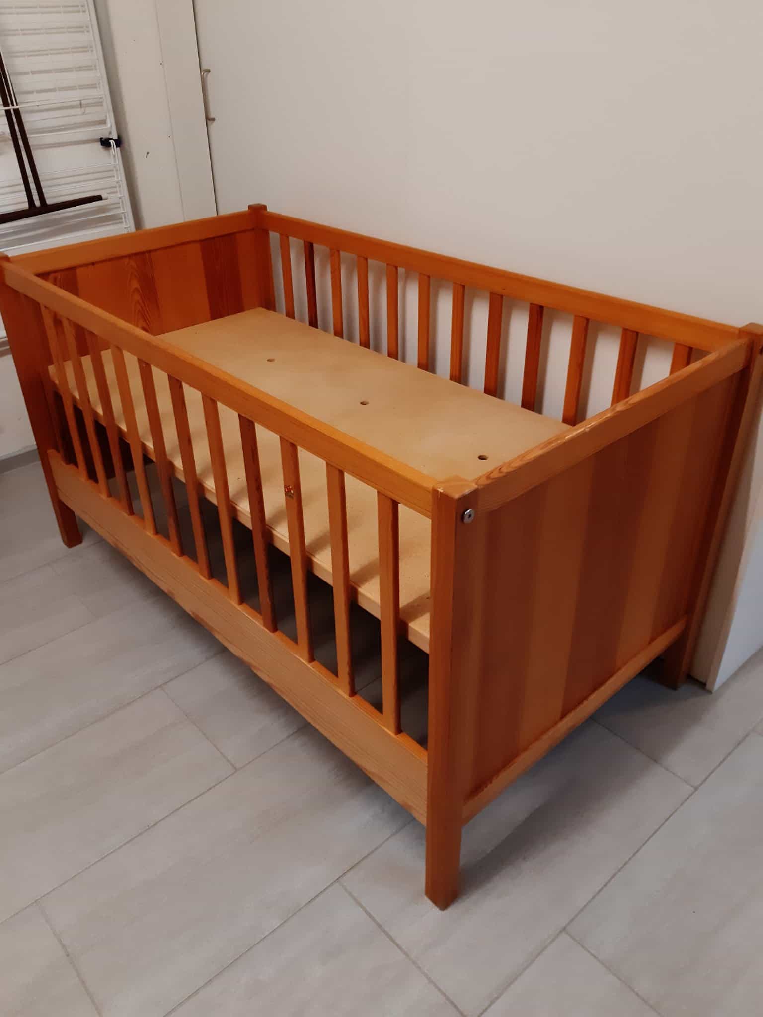 Babybett Fichte natur lackiert mit Matratze