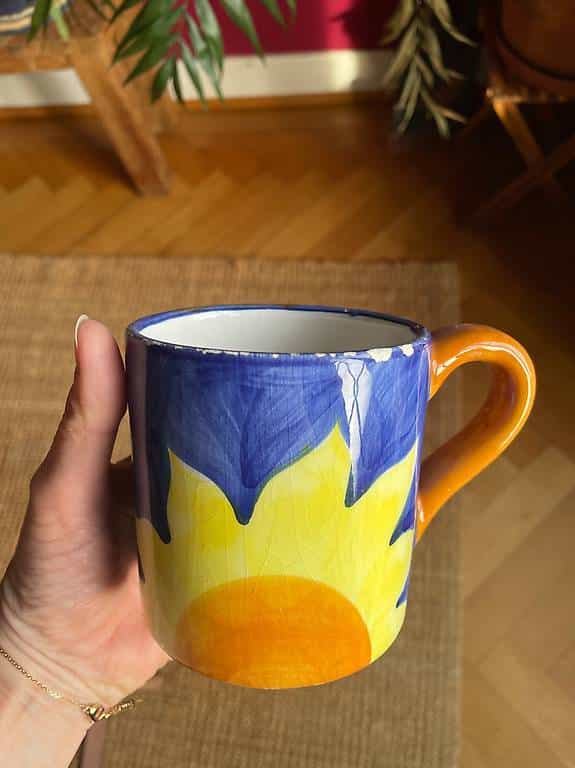 À donner: grande tasse en terre cuite