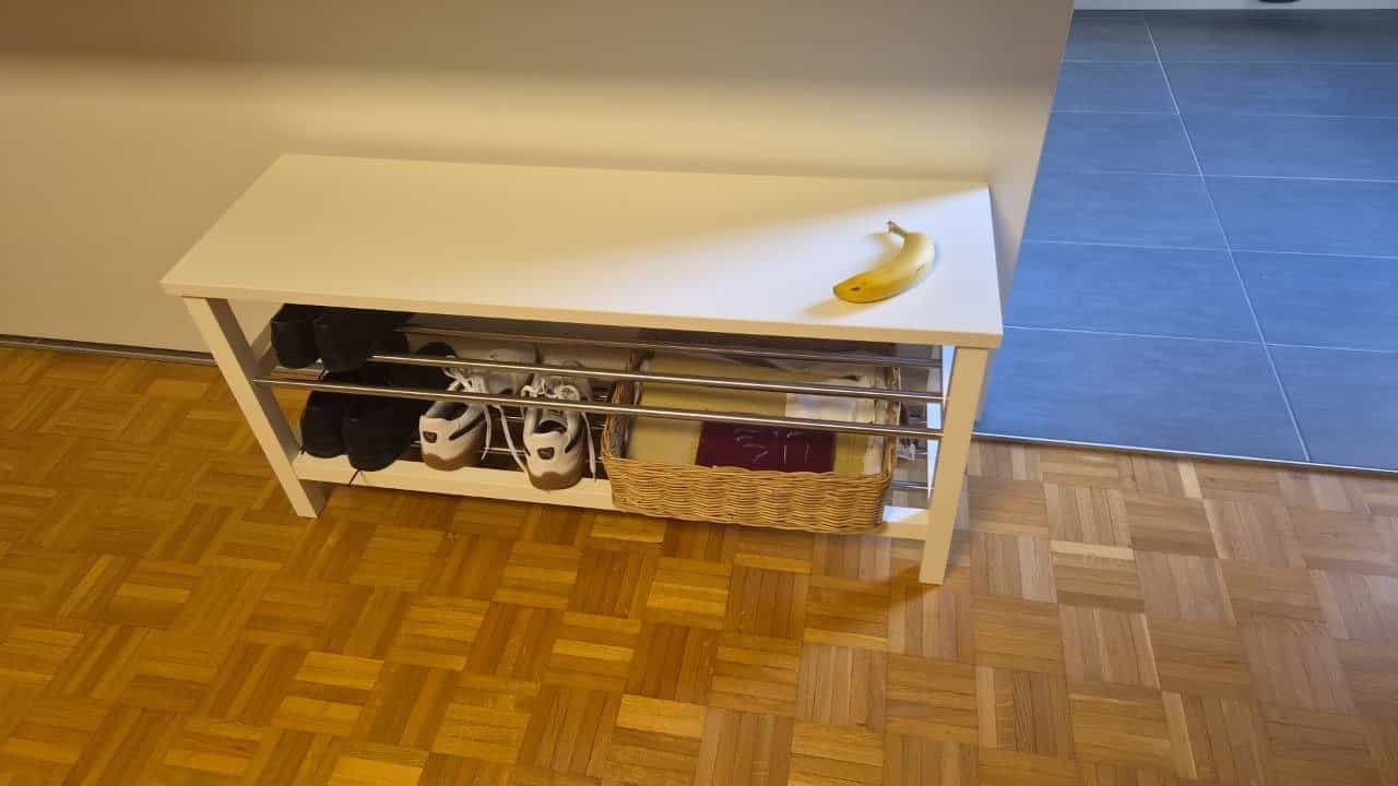 Meuble à chaussures suédois