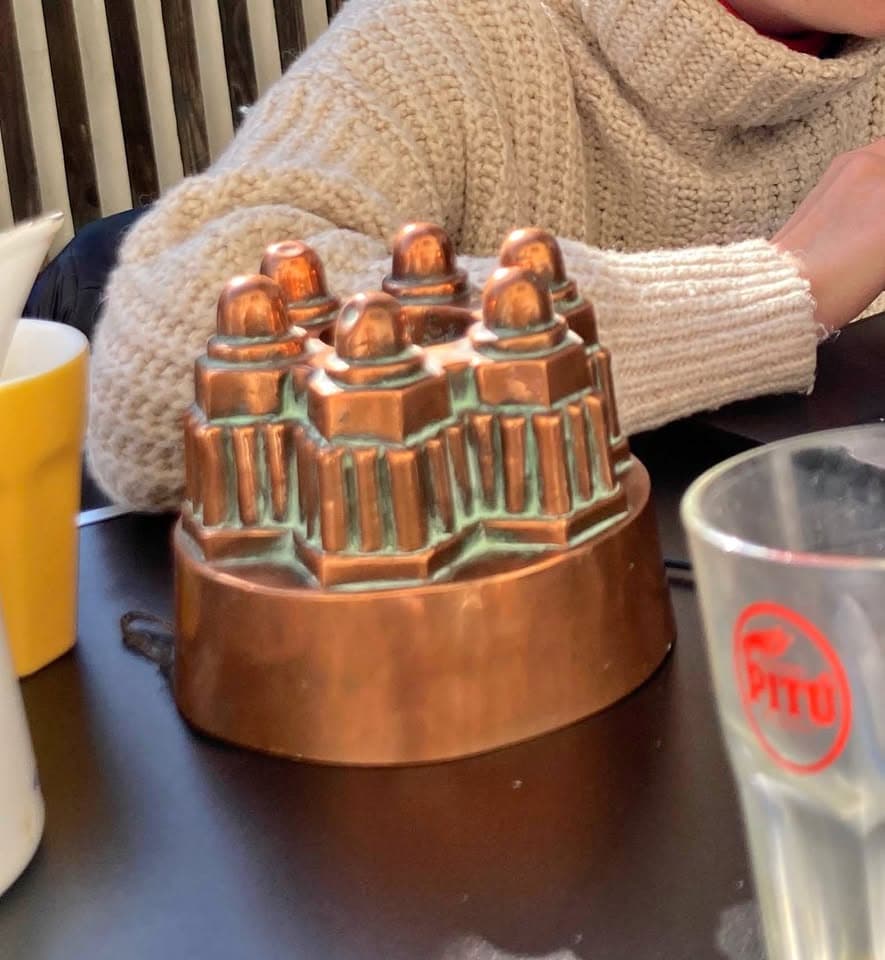 Suche spezielle alte Kupfer Backformen dieser art! Gratis bis günstig, für ein Design-Kulinarik Proj