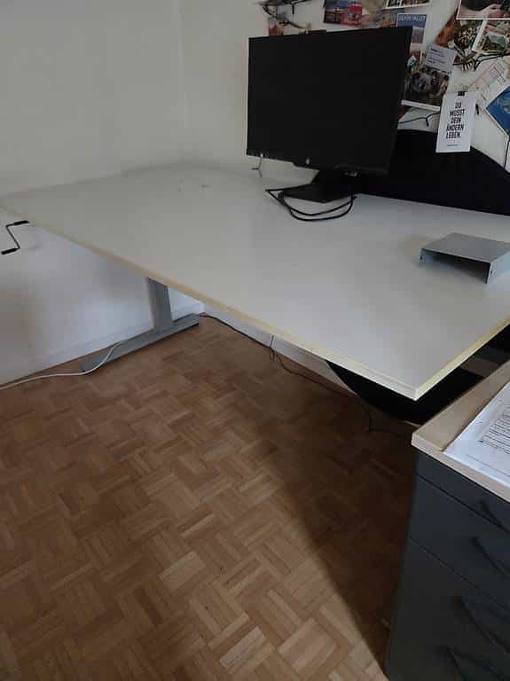 Hochwertiger grosser Bürotisch