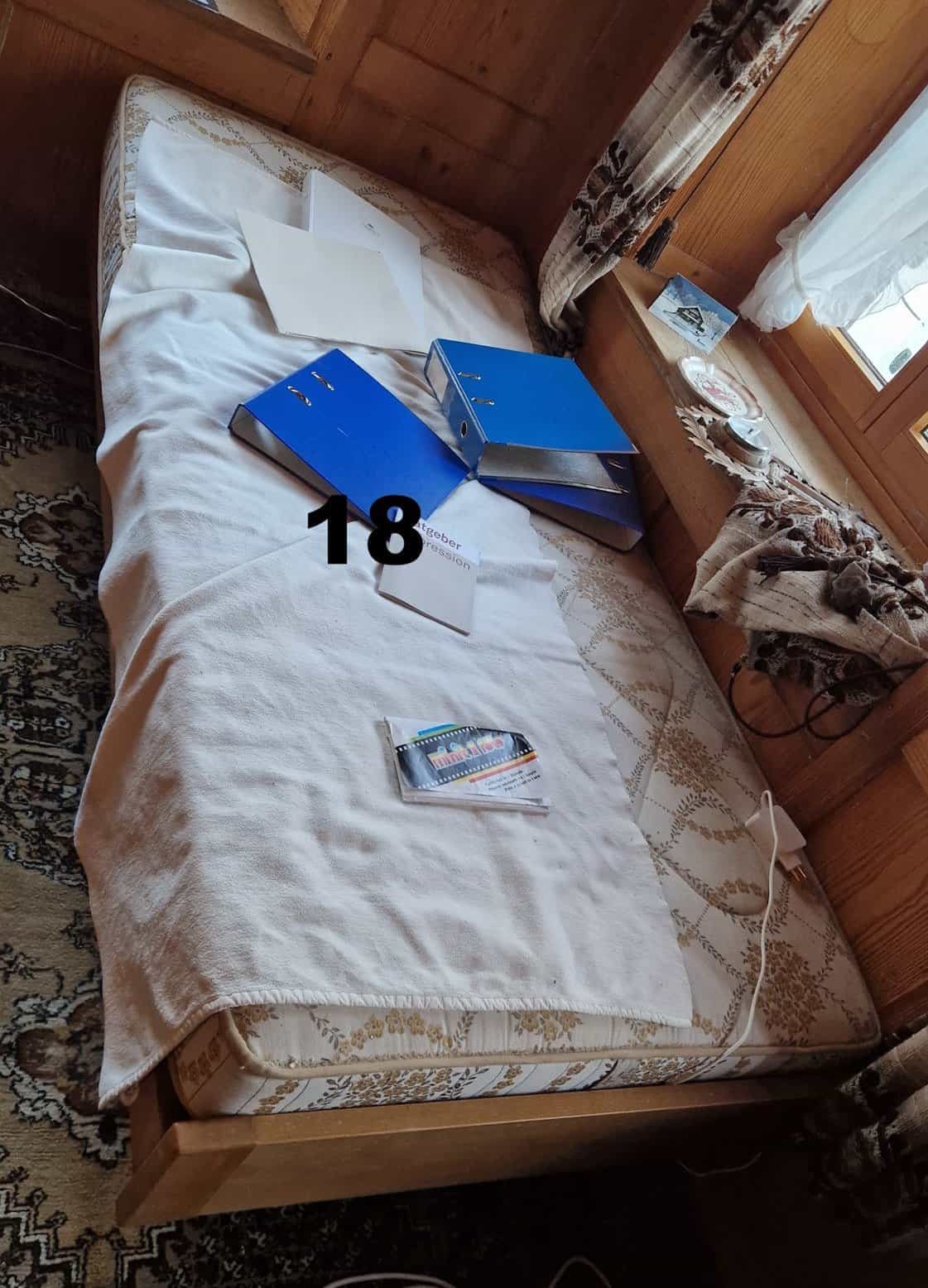 Möbelset - Tische, Stühle, Schrank, Sofa zu verschenken