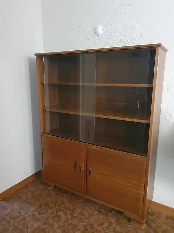 Meuble avec vitrine