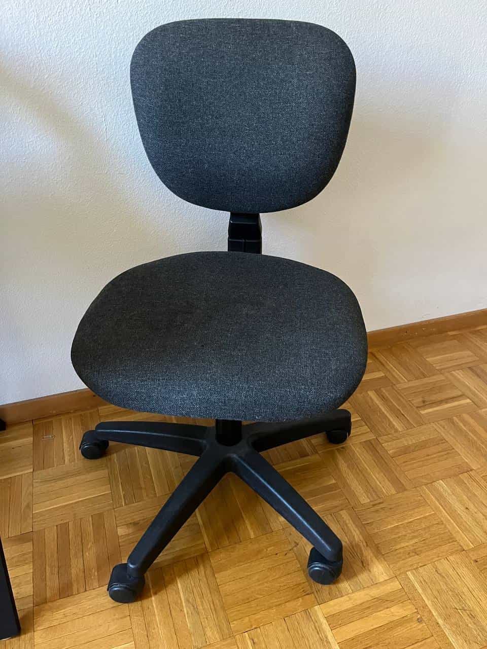Chaise de bureau noire