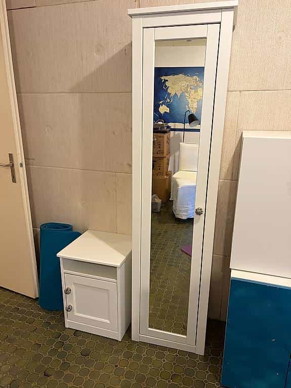 Spiegelschrank u. Nachttischkommode gratis, Selbstabholung
