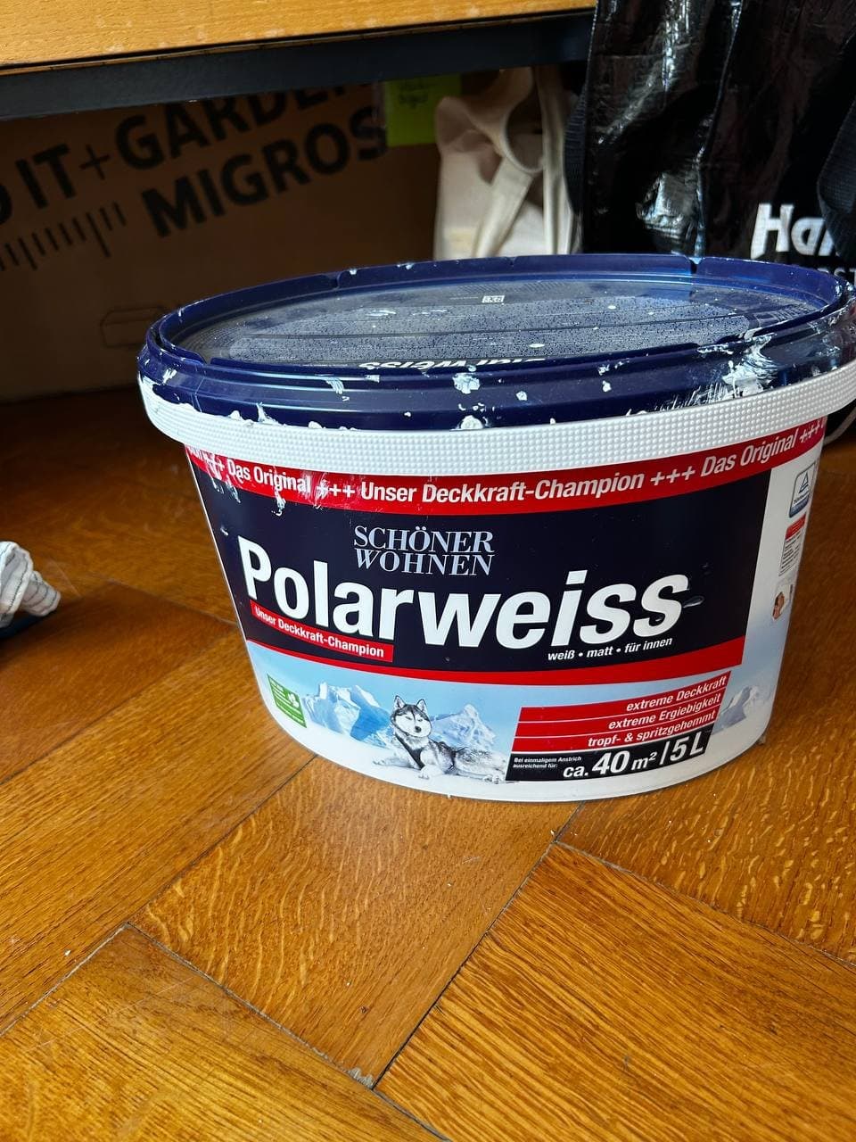 Farbe und Reinigungswerkzeuge