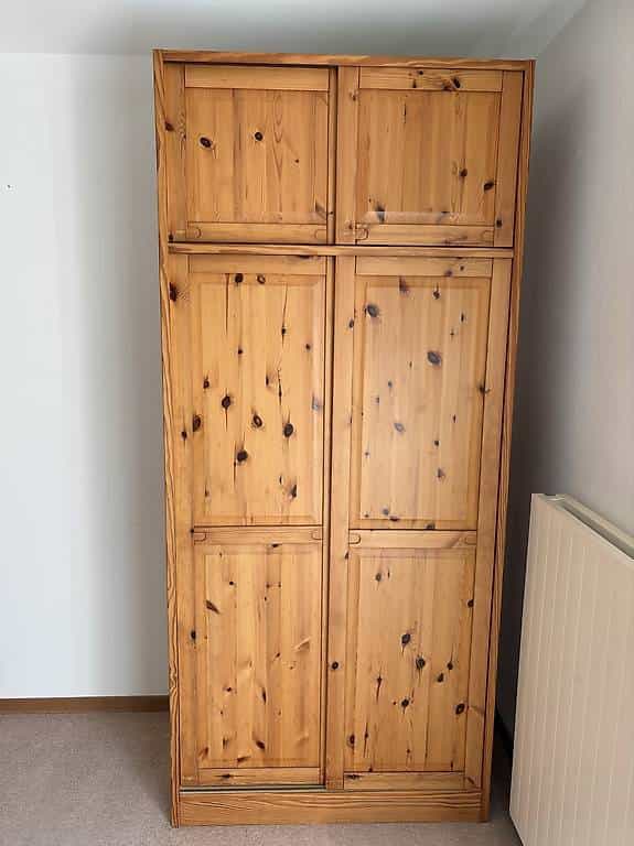 Kleiderschrank Holztüren massiv