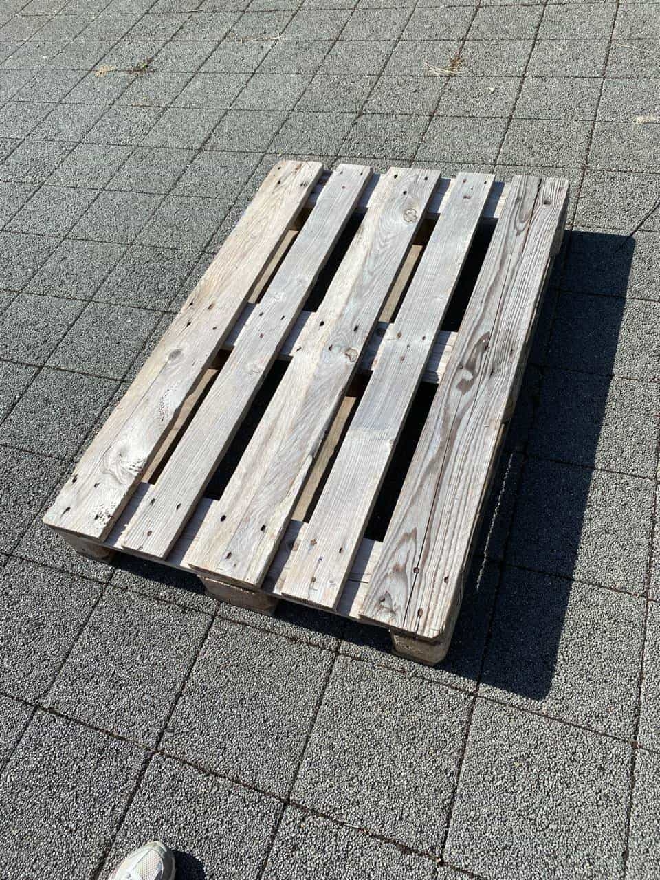 Holzpalette zu verschenken
