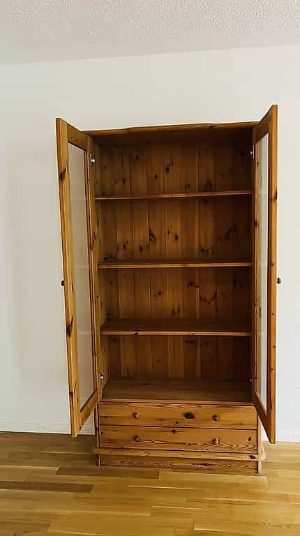 Vitrinenschrank