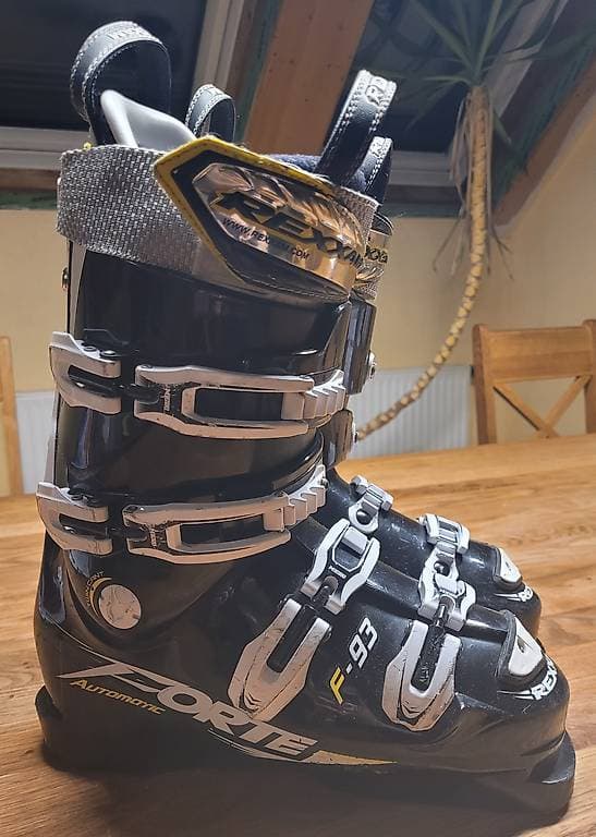 Skischuhe (Grösse EU 39)