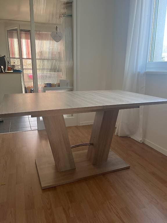 Tisch Gratis abzugeben