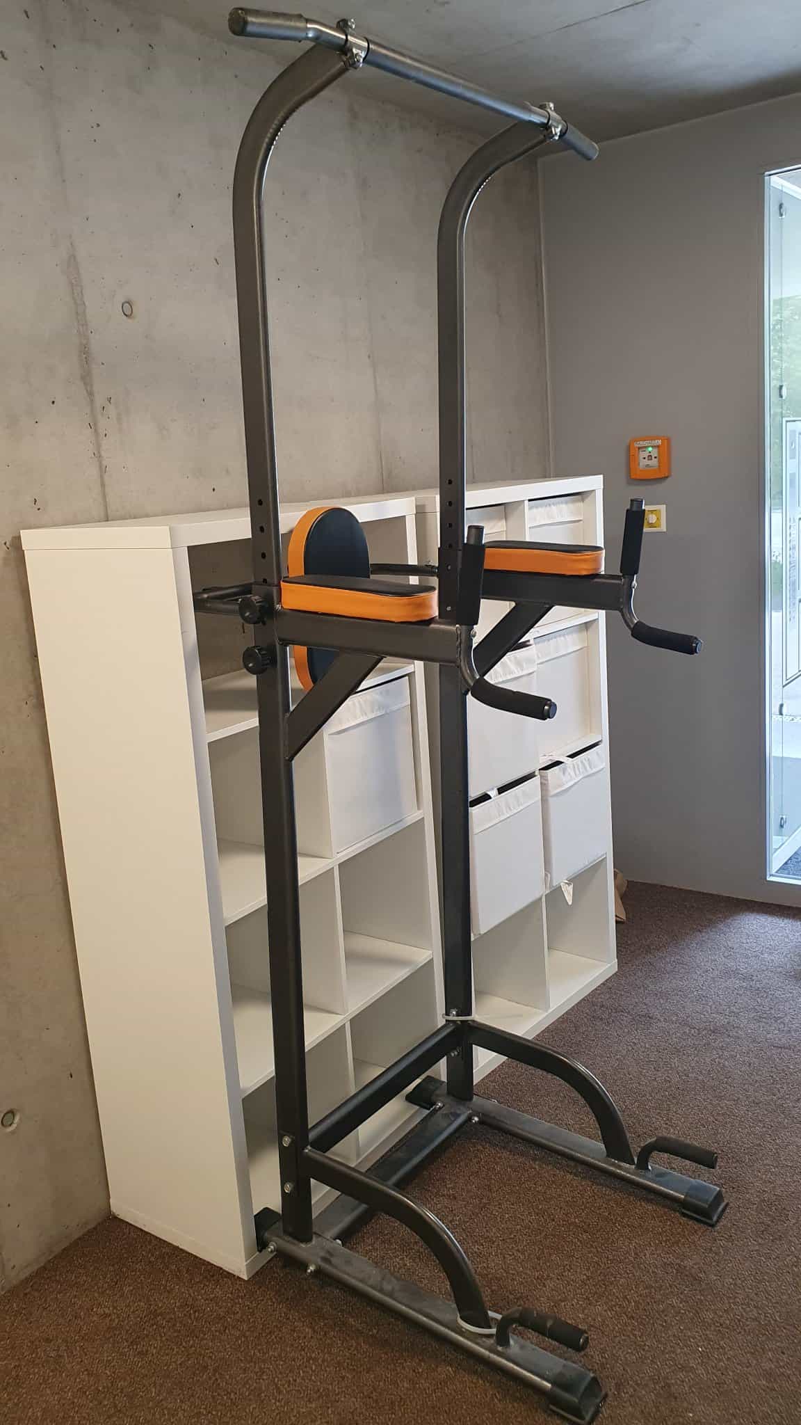 Pull-up bar with storage cabinet, black/orange