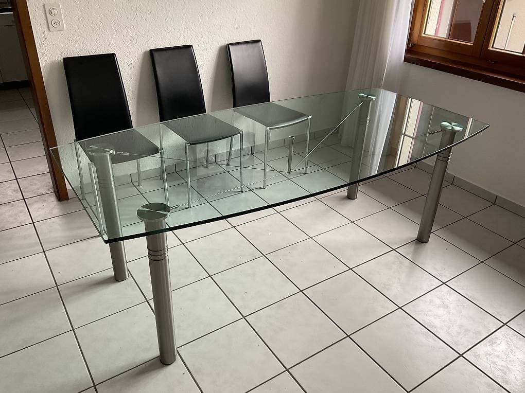 Esszimmertisch aus Glas