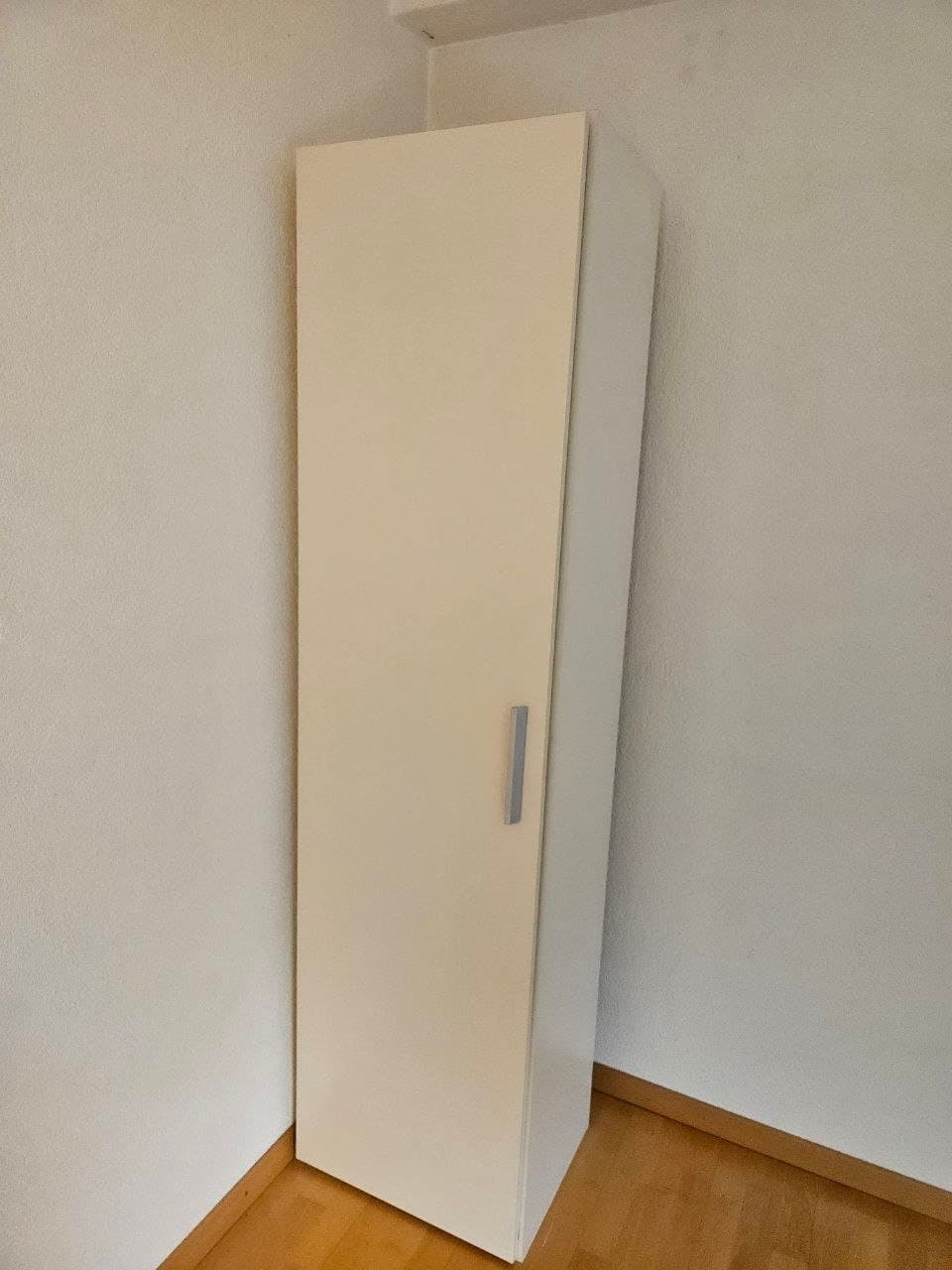 Weißer Schrank gratis