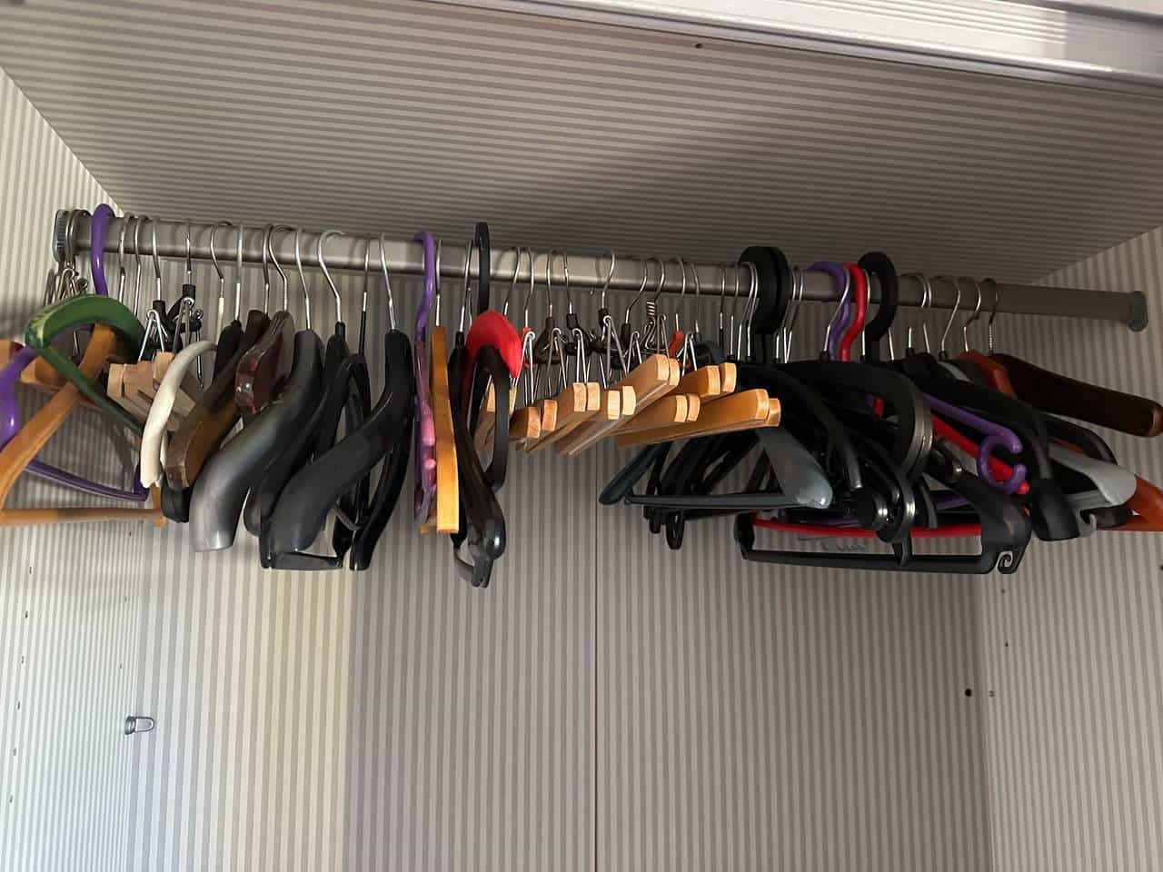 Kleiderbügel und Garderobe-Organizer