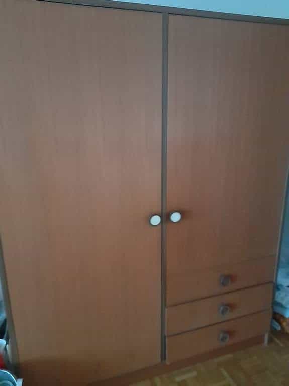 Schrank mit zwei Türen