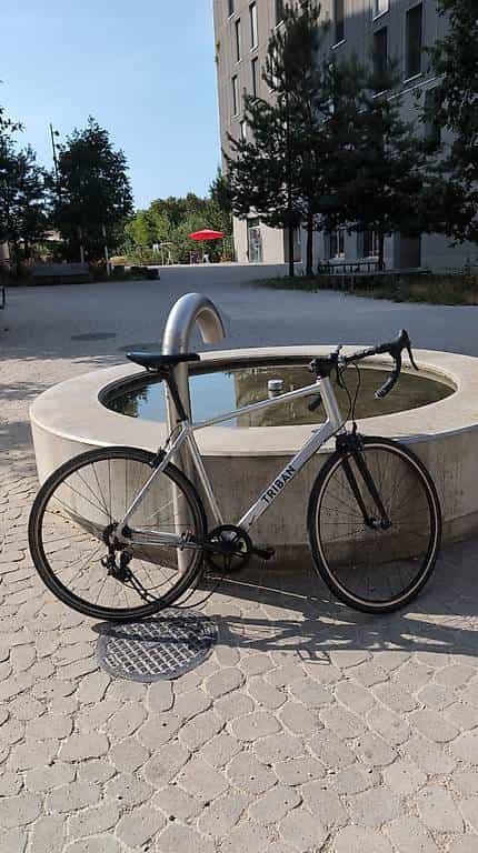 Vélo de route Triban, taille 60, à donner pour réparation