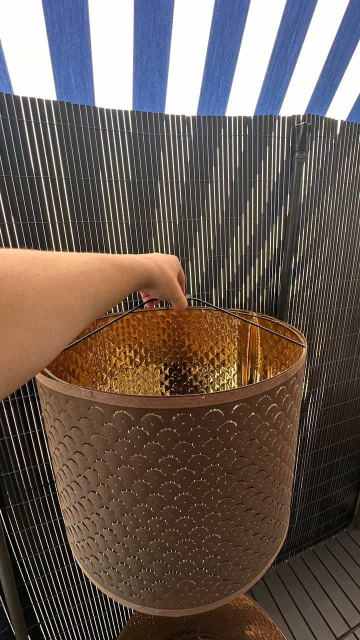 Zwei Lampenschirme