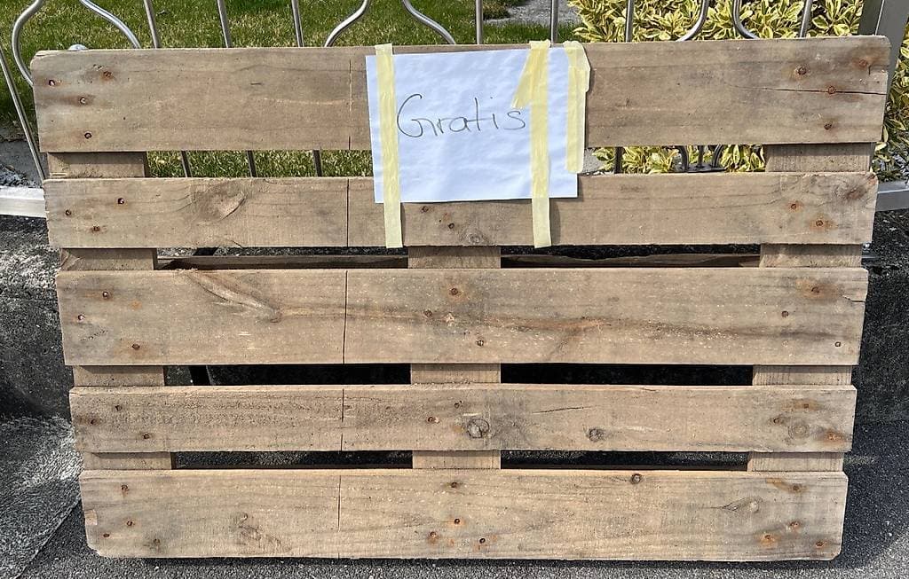 Holzpalett zu verschenken