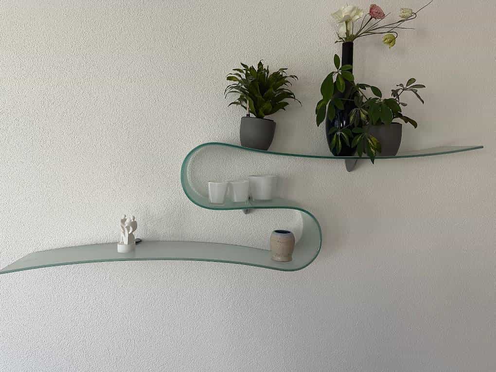 Geschwungen Glasregal in S-Form mit Halter