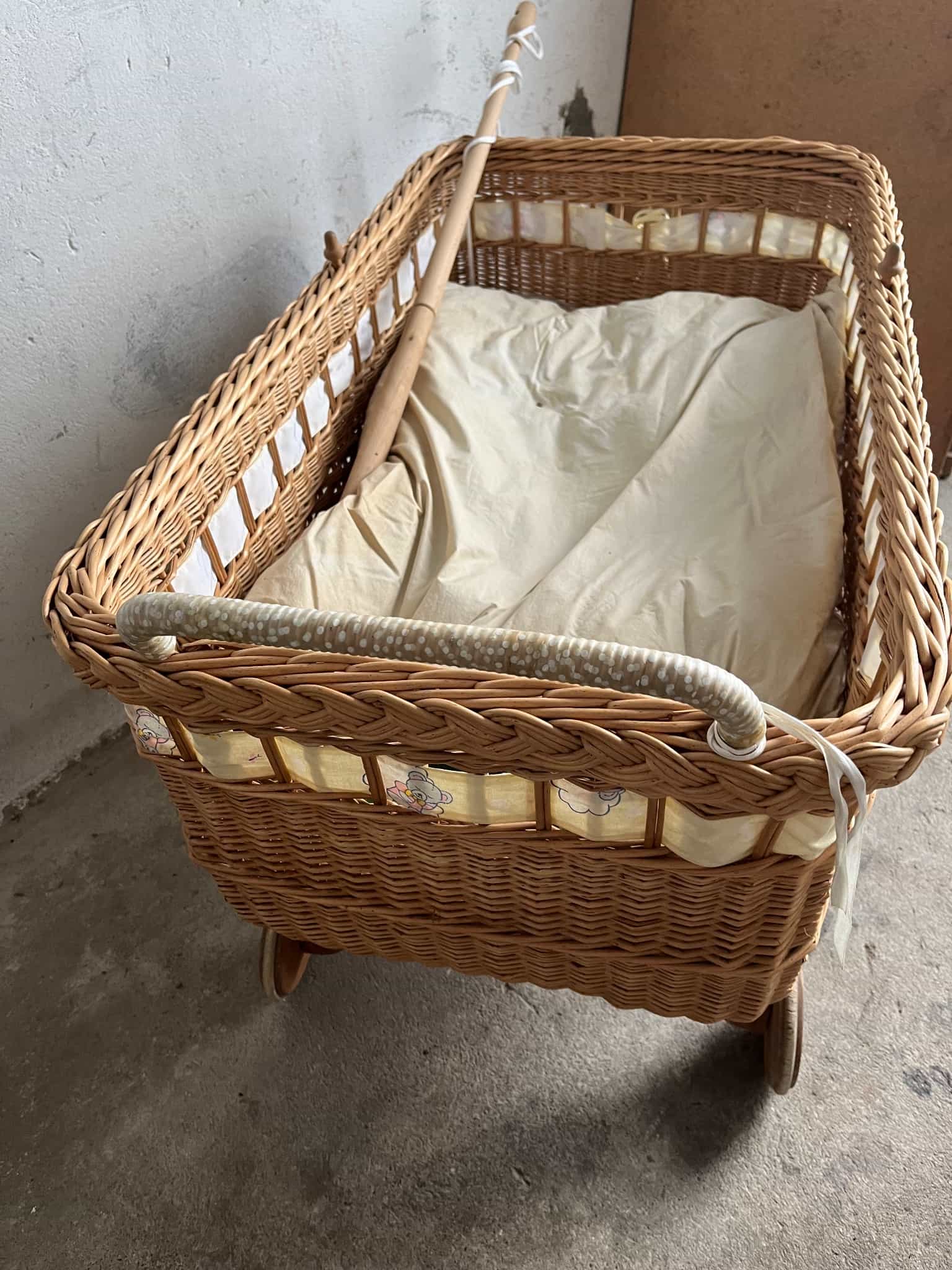 Stubenwagen Flechtkorb, natur mit weissem Textil