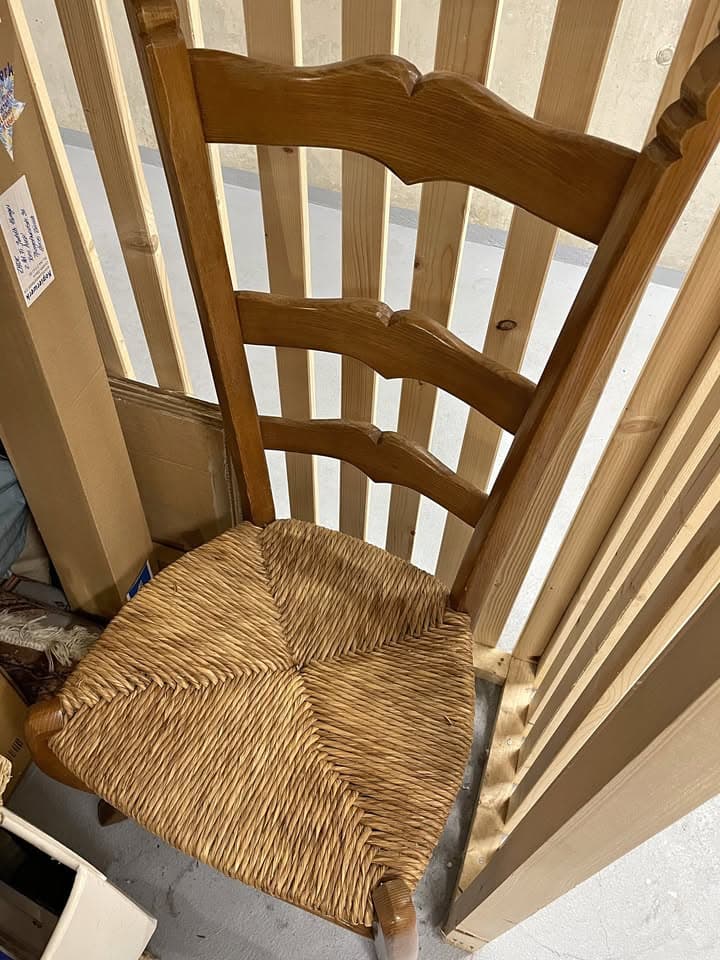 2 Holzstühle gratis