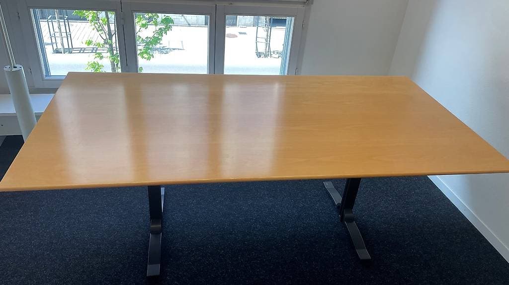 Bürotisch / Konferenztisch