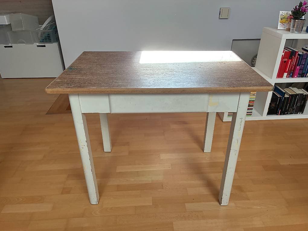 Gratis Tisch mit Schublade