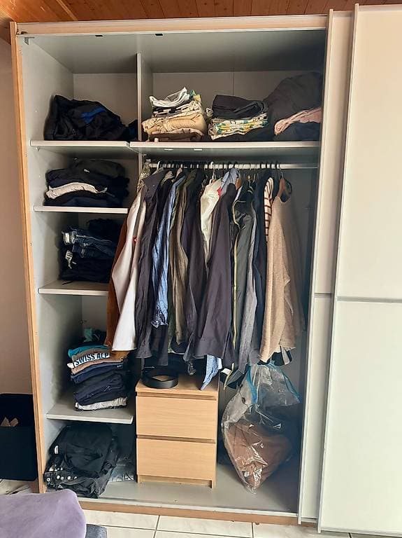 Kleiderschrank Gratis