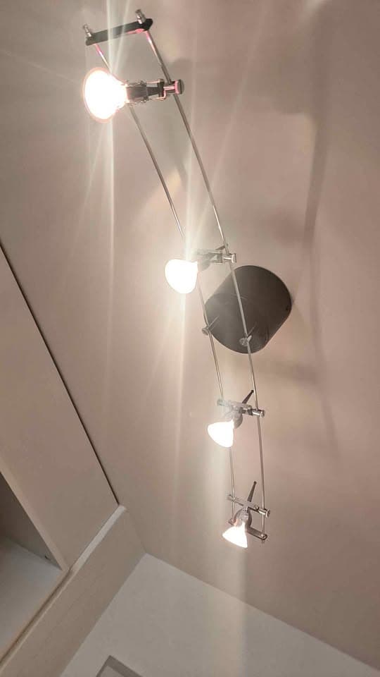 Zwei Lampen mit 4 resp 2 Spots