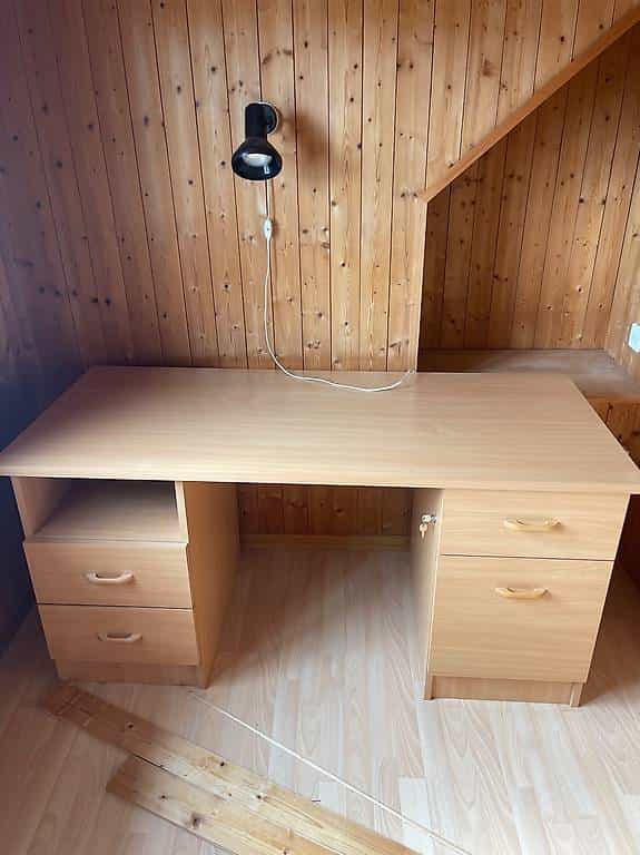 Pult mit abschliessbarer Schublade inkl Schlüssel