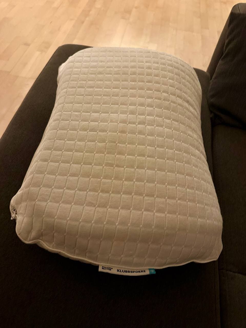Klubbsporre ergonomic cooling pillow