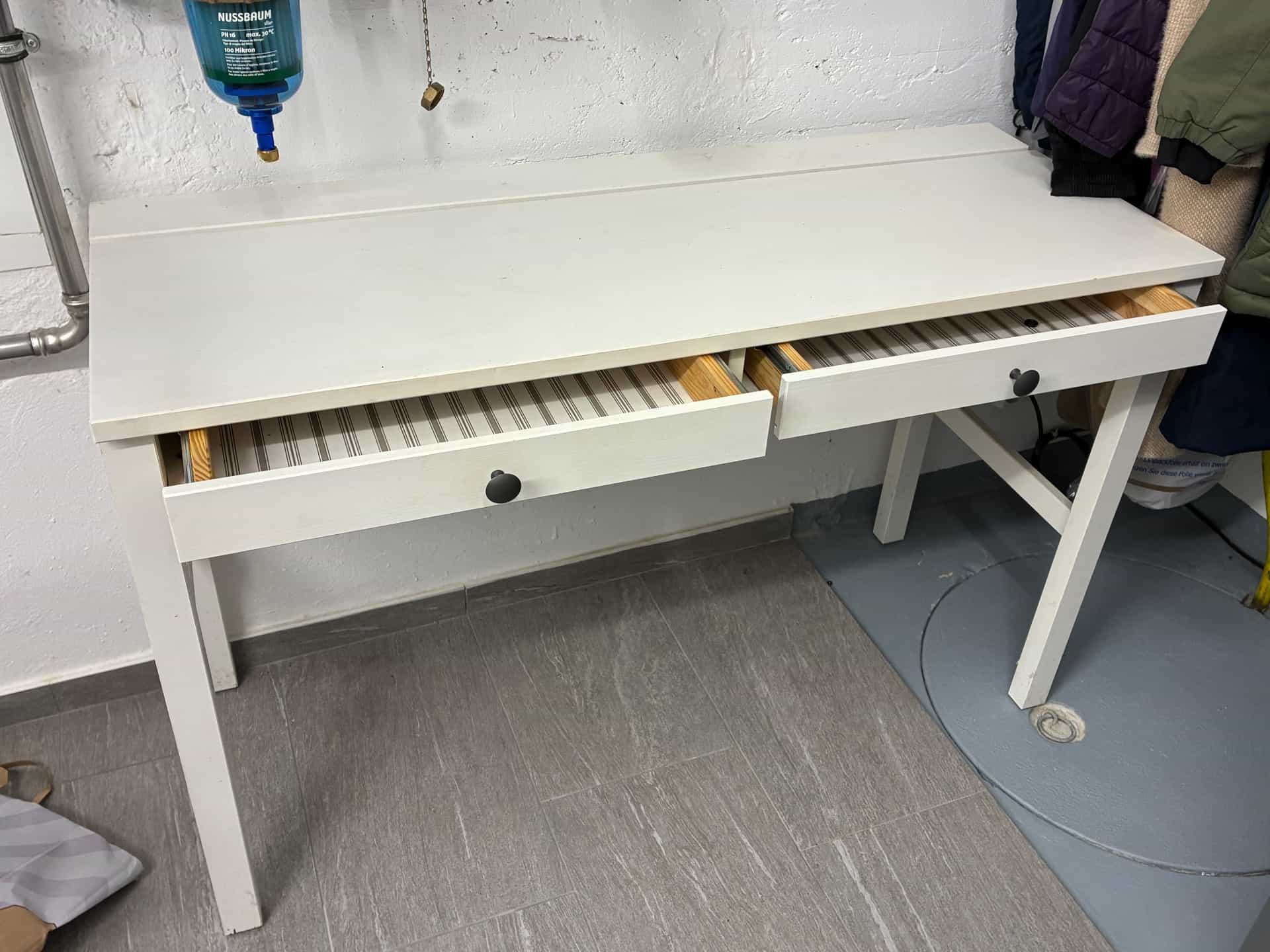 Schreibtisch IKEA, weiss mit Schubladen