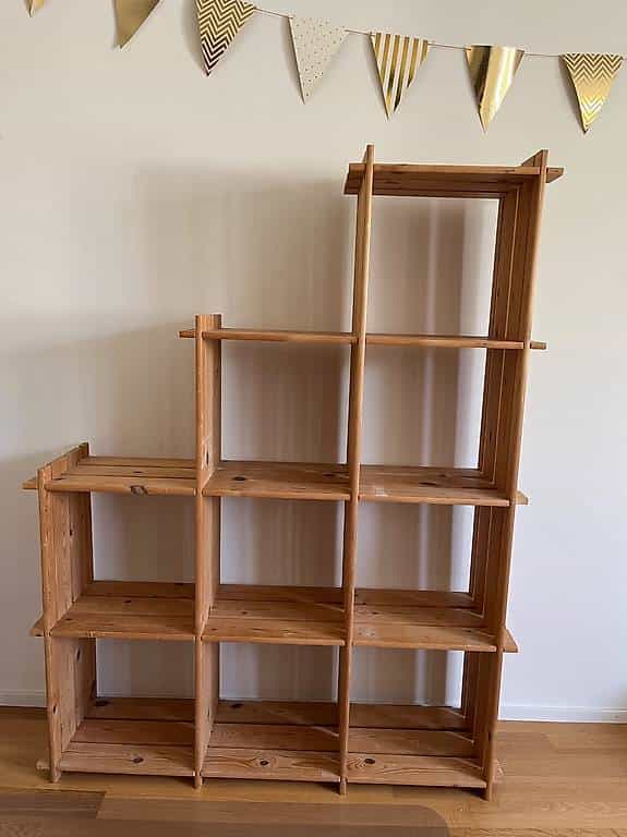 Holzregal