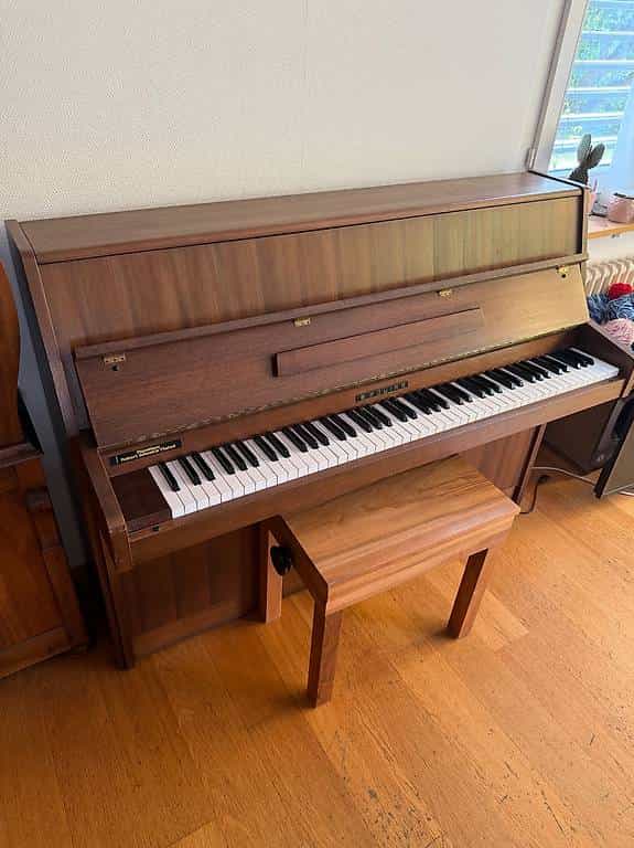 Klavier zum Verschenken B. Squire aus dem Pianohaus Schoekle