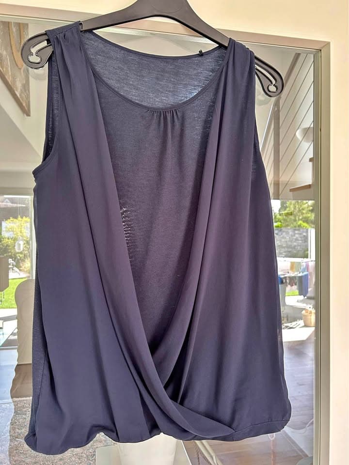 GRATIS Dunkelblaues Top, Grösse L. (42)
