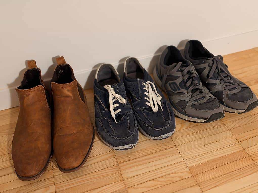 3 paar schuhe gratis abzugeben.