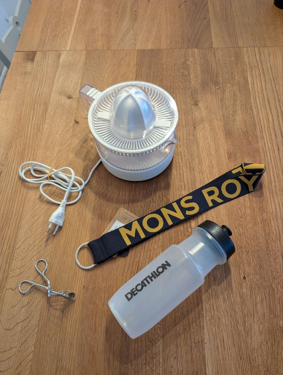 Sportartikel und Trinkflasche