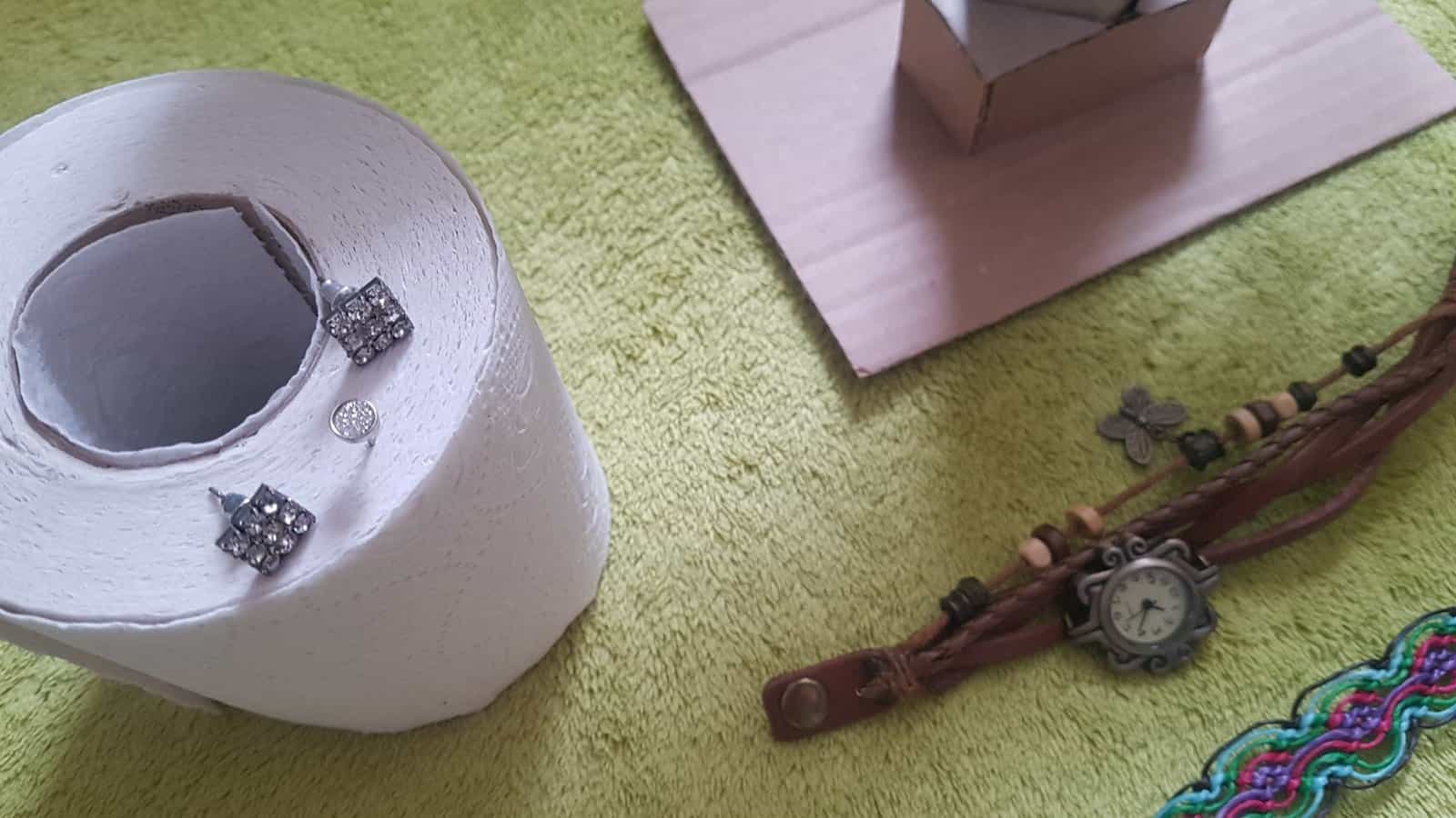 Divers bijoux et montres à donner