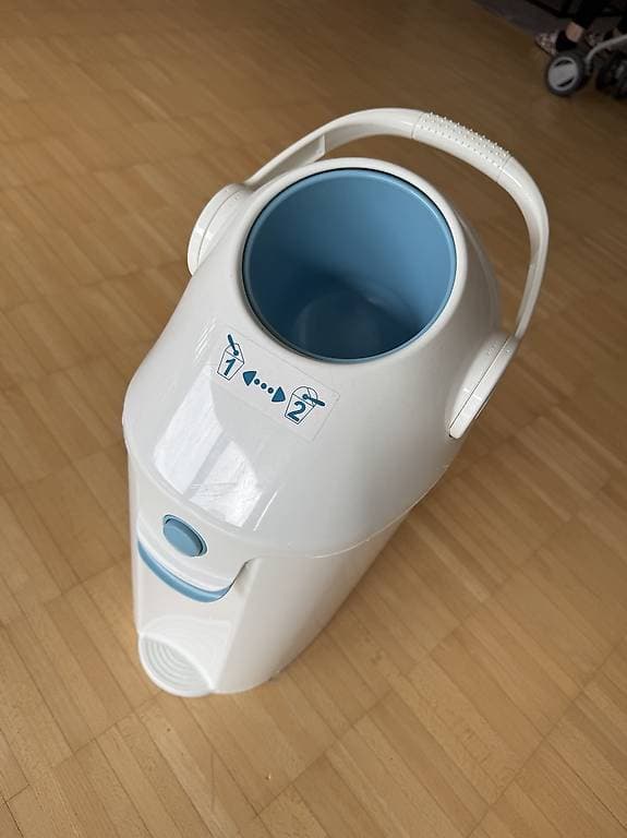 Poubelle pour couches bébé et coussin de tête