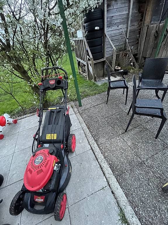 defekter Rasenmäher