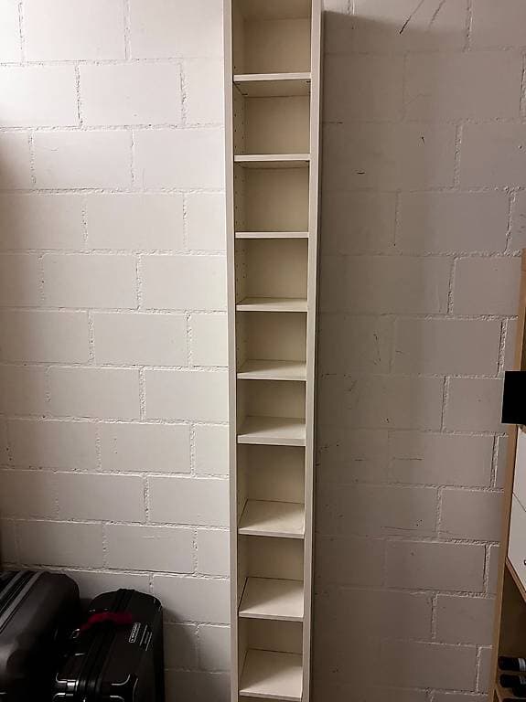 Schmales Regal von Ikea