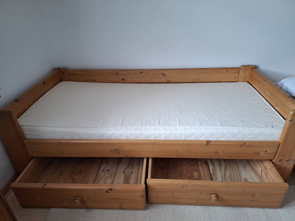 Bett mit 2 Schubladen