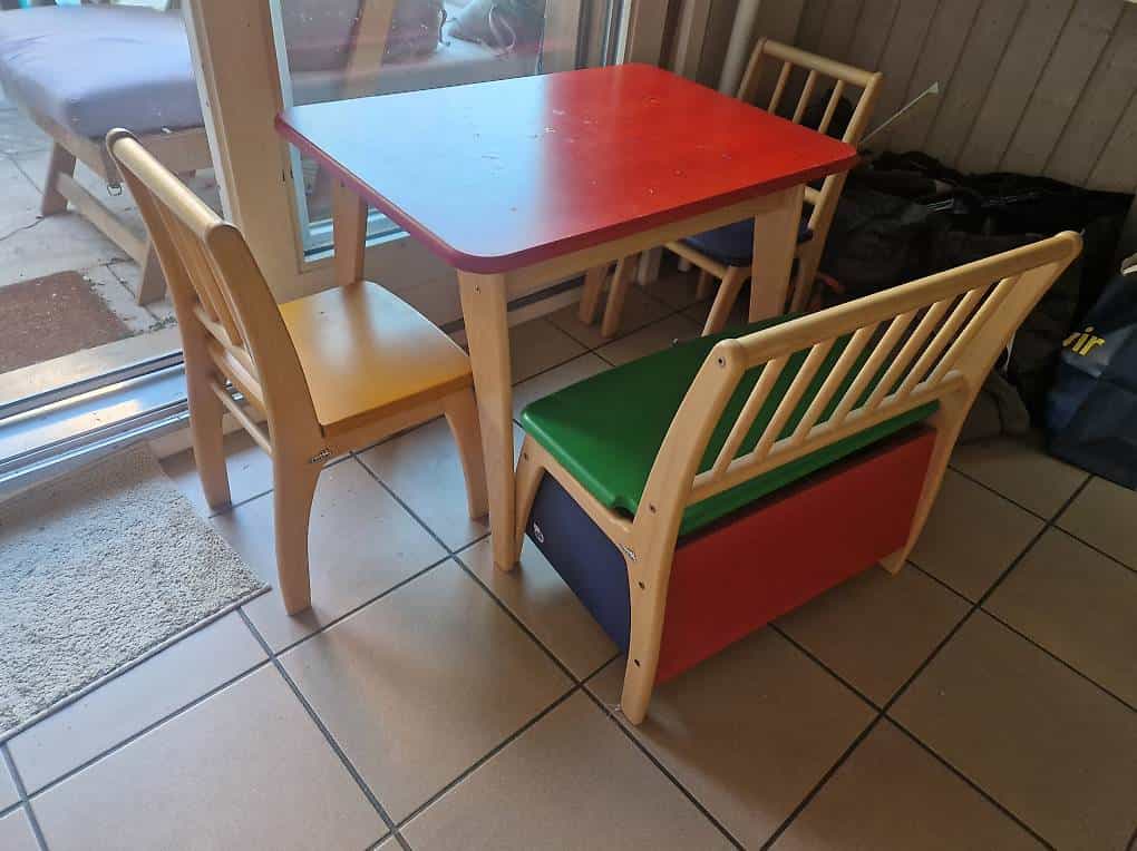 Geuther Kindertisch mit Bank und Stühlen